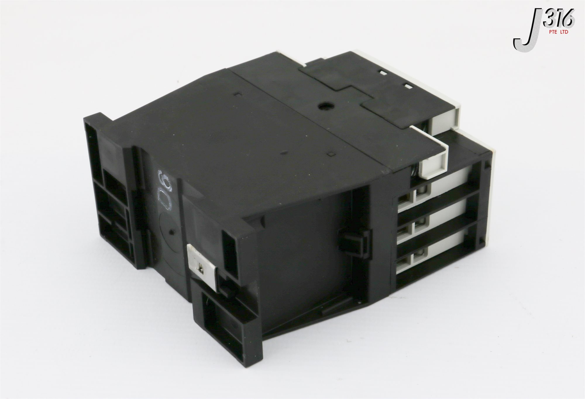 EATON XTCEC032C01TD Full Voltage Non-Reversing IEC Contactor, 24 To 27 Vdc V Coil 3 Poles